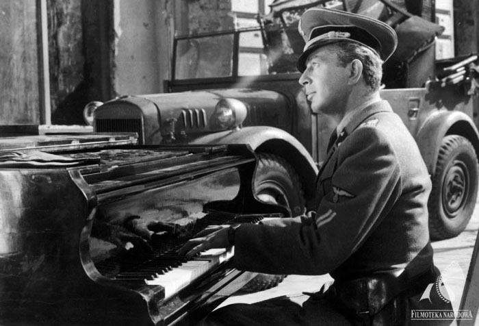 Jerzy Wasowski (Oficer niemiecki) w filmie "Miasto nieujarzmione"w reżyserii Jerzeo Zarzyckiego, 1950